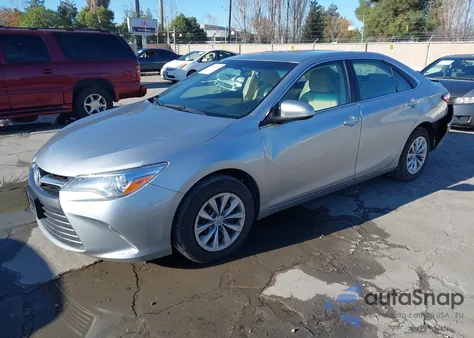 2017 Toyota Camry Le z USA, uszkodzony, nr VIN 4T1BF1FK3HU785054